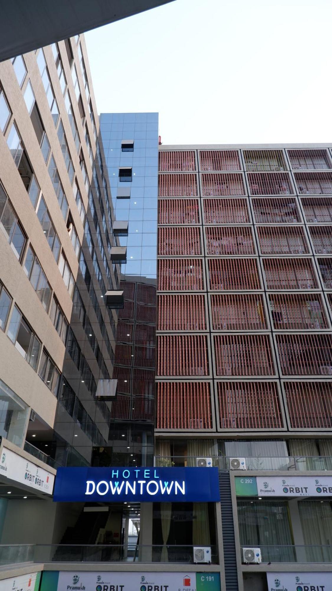 Hotel Downtown Ґандінаґар Екстер'єр фото