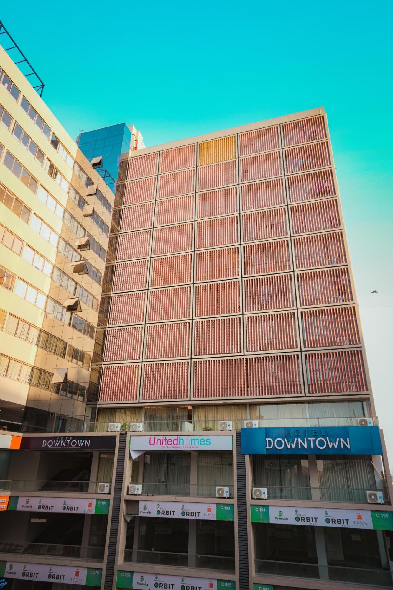 Hotel Downtown Ґандінаґар Екстер'єр фото